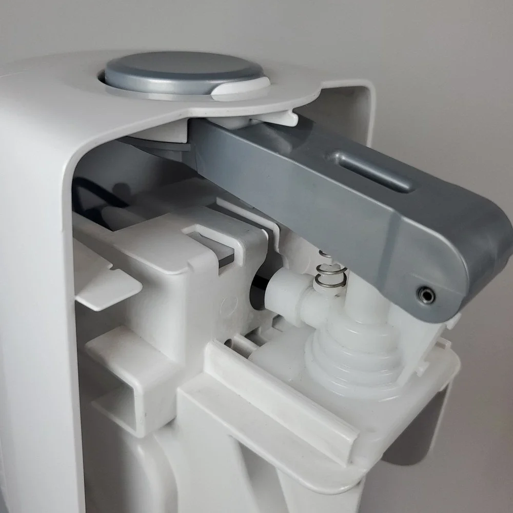 SodaStream Fizzi SPT-001 Sparkling Water Machine White and Chrome + CO2 Canister